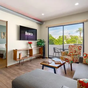  Apartment New & Comfy, 5 Star Area, Walk 2 Beach, Pool, Views, King Bed Mexico